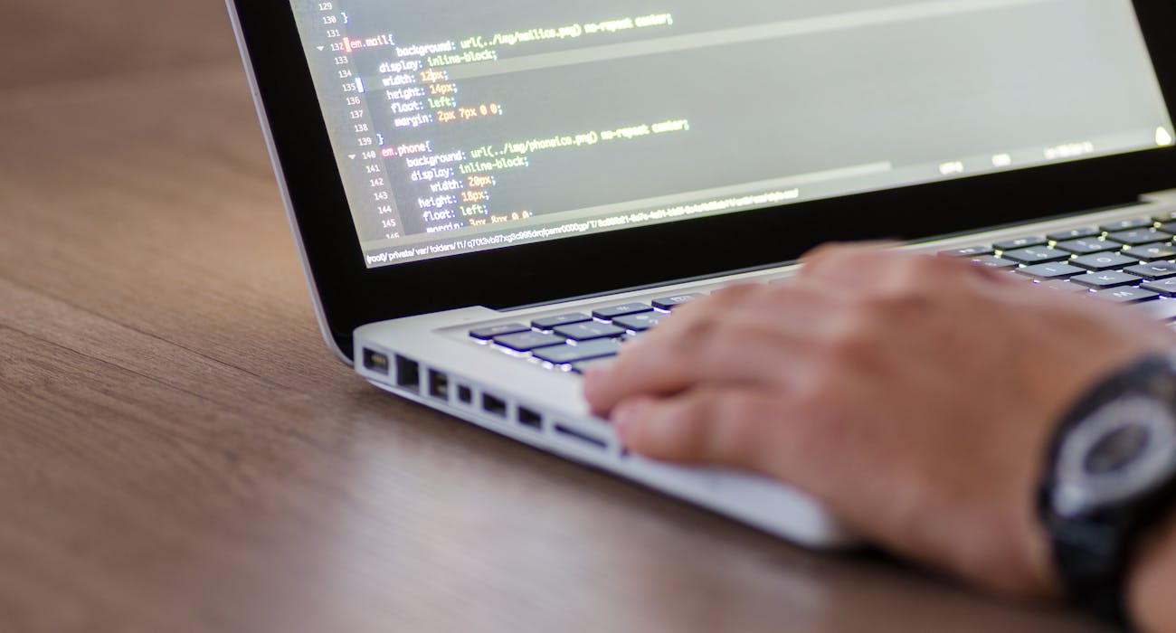 Elaborate the Difference Between Web Design & Web Development